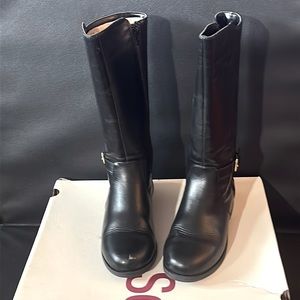 Children’s place girls boots size 2